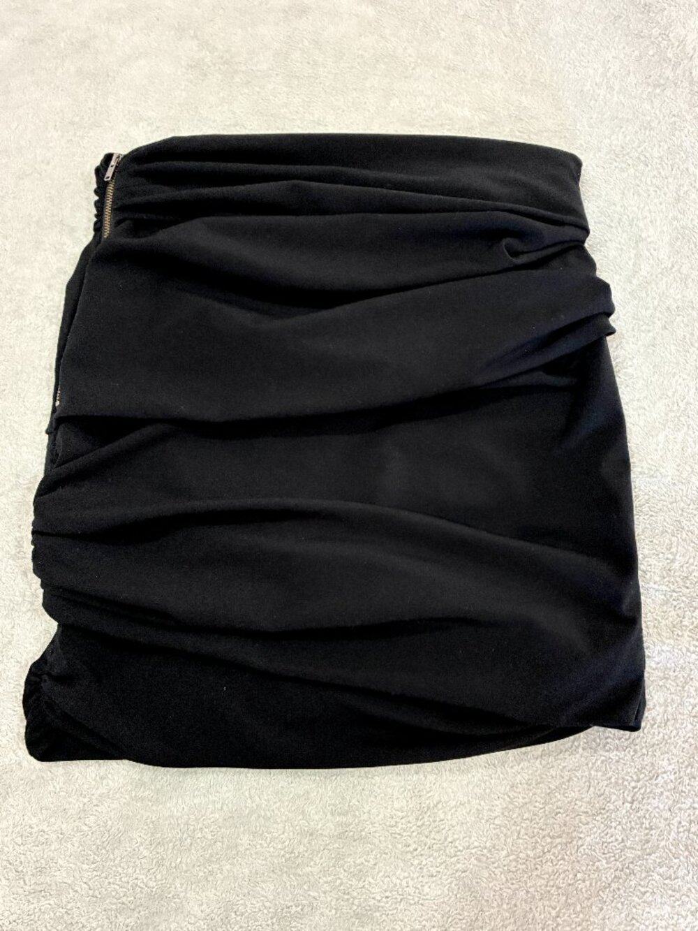 Elizabeth and James Black Ruched Mini Skirt Size Small